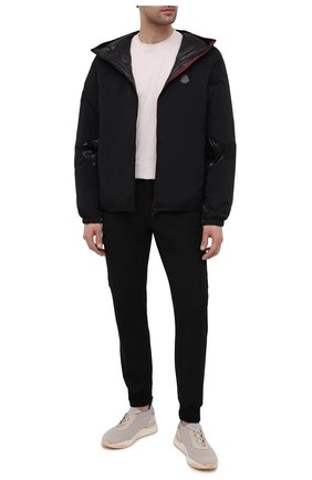 Мужская пуховая куртка 2 moncler 1952 MONCLER GENIUS черного цвета по цене 113400 руб., арт. G1-092-1A539-40-M1137 | Фото 2 Мужская пуховая куртка 2 moncler 1952 MONCLER GENIUS черного цвета, арт. G1-092-1A539-40-M1137 | Фото 2 (Мужское Кросс-КТ: пуховик-короткий; Стили: Гранж; Материал внешний: Синтетический материал; Материал утеплителя: Пух и перо; Кросс-КТ: Куртка; Рукава: Длинные; Материал подклада: Синтетический материал; Длина (верхняя одежда): Короткие)
