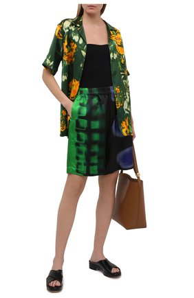 Женские шорты из вискозы DRIES VAN NOTEN разноцветного цвета по цене 45500 руб., арт. 211-30954-2068 | Фото 2 Женские шорты из вискозы DRIES VAN NOTEN разноцветного цвета, арт. 211-30954-2068 | Фото 2