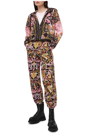 Женская куртка VERSACE JEANS COUTURE разноцветного цвета по цене 38050 руб., арт. C9HWA975-WDP401/25192 | Фото 2 Женская куртка VERSACE JEANS COUTURE разноцветного цвета, арт. C9HWA975-WDP401/25192 | Фото 2