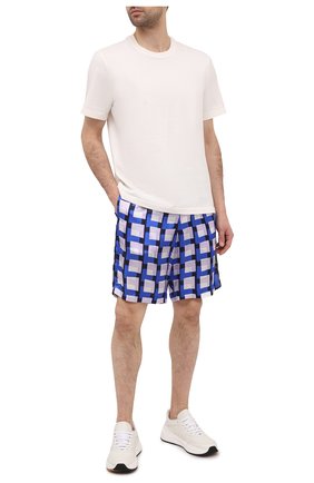 Мужские шорты из вискозы DRIES VAN NOTEN синего цвета по цене 54950 руб., арт. 211-20945-2069 | Фото 2 Мужские шорты из вискозы DRIES VAN NOTEN синего цвета, арт. 211-20945-2069 | Фото 2 (Стили: Ретро; Длина Шорты М: До колена; Принт: С принтом; Материал внешний: Вискоза; Мужское Кросс-КТ: Шорты-одежда; Случай: Повседневный)