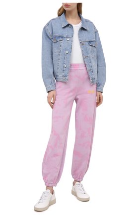 Женские хлопковые джоггеры VERSACE JEANS COUTURE розового цвета по цене 25850 руб., арт. A1HWA1VA-WDP320 L0G0 D/30443 | Фото 2 Женские хлопковые джоггеры VERSACE JEANS COUTURE розового цвета, арт. A1HWA1VA-WDP320 L0G0 D/30443 | Фото 2
