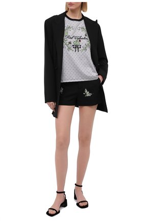 Женские шорты из хлопка и шерсти REDVALENTINO черного цвета по цене 35250 руб., арт. VR3RFD30/5M4 | Фото 2 Женские шорты из хлопка и шерсти REDVALENTINO черного цвета, арт. VR3RFD30/5M4 | Фото 2