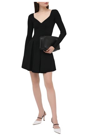 Женское платье из вискозы VALENTINO черного цвета по цене 264500 руб., арт. VB3KDA95656 | Фото 2 Женское платье из вискозы VALENTINO черного цвета, арт. VB3KDA95656 | Фото 2