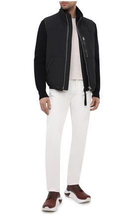 Мужские кожаные кроссовки GIORGIO ARMANI коричневого цвета по цене 83650 руб., арт. X2X136/XF529 | Фото 2 Мужские кожаные кроссовки GIORGIO ARMANI коричневого цвета, арт. X2X136/XF529 | Фото 2 (Стили: Классический; Подошва: Массивная; Материал внутренний: Натуральная кожа; Материал внешний: Кожа; Материал утеплителя: Без утеплителя)