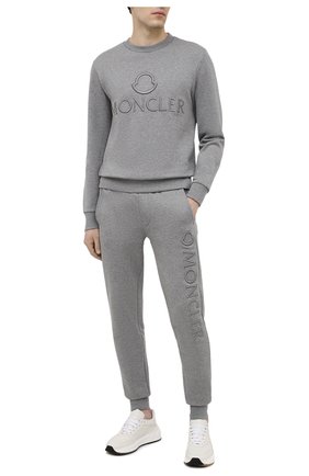 Мужские хлопковые джоггеры MONCLER темно-серого цвета по цене 40400 руб., арт. G1-091-8H730-10-809KR | Фото 2 Мужские хлопковые джоггеры MONCLER темно-серого цвета, арт. G1-091-8H730-10-809KR | Фото 2
