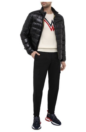 Мужские джоггеры 2 moncler 1952 MONCLER GENIUS черного цвета по цене 56800 руб., арт. G1-092-2A725-40-M1137 | Фото 2 Мужские джоггеры 2 moncler 1952 MONCLER GENIUS черного цвета, арт. G1-092-2A725-40-M1137 | Фото 2 (Силуэт М (брюки): Джоггеры; Материал внешний: Синтетический материал; Стили: Спорт-шик; Длина (брюки, джинсы): Стандартные)