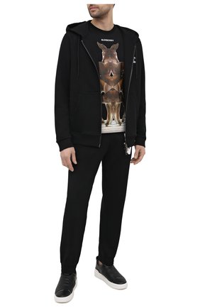 Мужские хлопковые джоггеры BURBERRY черного цвета по цене 43500 руб., арт. 8037590 | Фото 2 Мужские хлопковые джоггеры BURBERRY черного цвета, арт. 8037590 | Фото 2