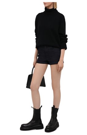 Женские джинсовые шорты DOLCE & GABBANA темно-синего цвета по цене 36400 руб., арт. FTB06D/G8DA5 | Фото 2 Женские джинсовые шорты DOLCE & GABBANA темно-синего цвета, арт. FTB06D/G8DA5 | Фото 2