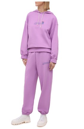 Женские хлопковые джоггеры MSGM сиреневого цвета по цене 29950 руб., арт. 3041MDP90 217119 | Фото 2 Женские хлопковые джоггеры MSGM сиреневого цвета, арт. 3041MDP90 217119 | Фото 2