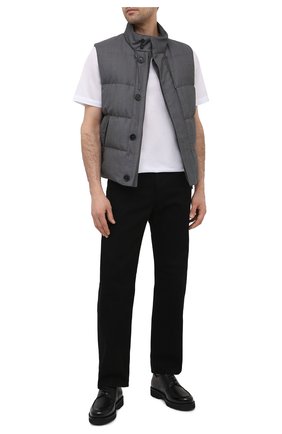 Мужской пуховый жилет ERMENEGILDO ZEGNA серого цвета по цене 284500 руб., арт. UWT98/W116 | Фото 2 Мужской пуховый жилет ERMENEGILDO ZEGNA серого цвета, арт. UWT98/W116 | Фото 2 (Стили: Кэжуэл; Материал подклада: Синтетический материал; Кросс-КТ: Пуховик, Куртка; Материал внешний: Шерсть; Длина (верхняя одежда): Короткие; Материал утеплителя: Пух и перо)