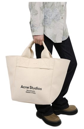 Женский сумка-шопер ACNE STUDIOS бежевого цвета по цене 56650 руб., арт. C10057/W | Фото 2 Женский сумка-шопер ACNE STUDIOS бежевого цвета, арт. C10057/W | Фото 2