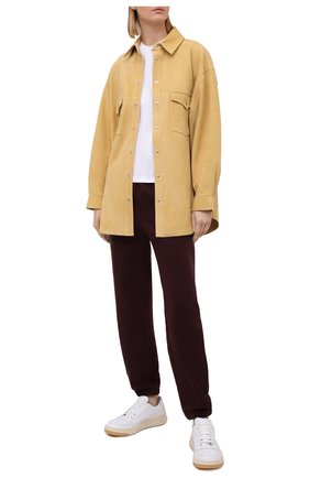Женские хлопковые джоггеры HELMUT LANG бордового цвета по цене 17800 руб., арт. K10DW209 | Фото 2 Женские хлопковые джоггеры HELMUT LANG бордового цвета, арт. K10DW209 | Фото 2