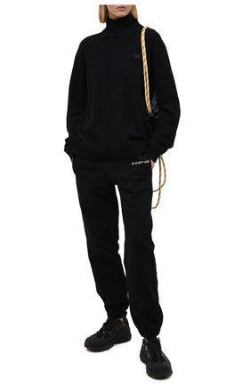 Женские хлопковые джоггеры HELMUT LANG черного цвета по цене 17800 руб., арт. K10DW204 | Фото 2 Женские хлопковые джоггеры HELMUT LANG черного цвета, арт. K10DW204 | Фото 2