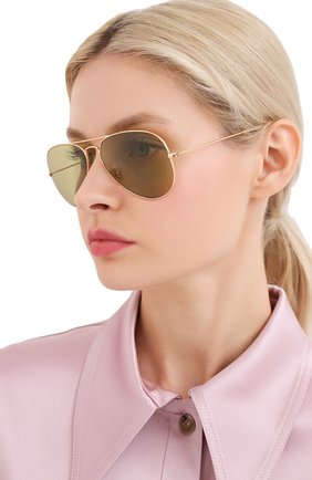 Женские солнцезащитные очки RAY-BAN золотого цвета по цене 0 руб., арт. 3025-90644C | Фото 2 Женские солнцезащитные очки RAY-BAN золотого цвета, арт. 3025-90644C | Фото 2 (Кросс-КТ: С/з-унисекс; Региональные ограничения белый список (Axapta Mercury): RU; Тип очков: С/з; Очки форма: Авиаторы; Оптика Гендер: оптика-унисекс)