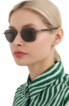 Женские солнцезащитные очки RAY-BAN черного цвета по цене 0 руб., арт. 3664-004/B1 | Фото 2 Женские солнцезащитные очки RAY-BAN черного цвета, арт. 3664-004/B1 | Фото 2 (Кросс-КТ: С/з-унисекс; Региональные ограничения белый список (Axapta Mercury): RU; Тип очков: С/з; Оптика Гендер: оптика-унисекс; Очки форма: Прямоугольные)