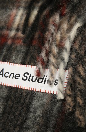 Женский шерстяной шарф ACNE STUDIOS темно-серого цвета по цене 25150 руб., арт. CA0118/W | Фото 2 Женский шерстяной шарф ACNE STUDIOS темно-серого цвета, арт. CA0118/W | Фото 2