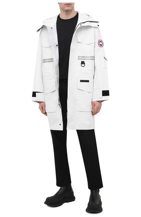 Мужской плащ mogan CANADA GOOSE белого цвета по цене 152500 руб., арт. 8808MC | Фото 2 Мужской плащ mogan CANADA GOOSE белого цвета, арт. 8808MC | Фото 2 (Материал внешний: Синтетический материал; Мужское Кросс-КТ: Плащ-верхняя одежда; Рукава: Длинные; Материал подклада: Синтетический материал; Стили: Спорт-шик, Гранж; Длина (верхняя одежда): До середины бедра)