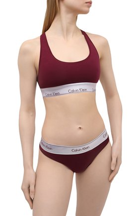 Женские трусы-стринги CALVIN KLEIN бордового цвета по цене 2550 руб., арт. QF6136E | Фото 2 Женские трусы-стринги CALVIN KLEIN бордового цвета, арт. QF6136E | Фото 2