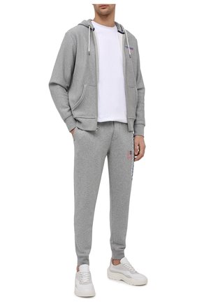 Мужские хлопковые джоггеры POLO RALPH LAUREN серого цвета по цене 10950 руб., арт. 710835768 | Фото 2 Мужские хлопковые джоггеры POLO RALPH LAUREN серого цвета, арт. 710835768 | Фото 2 (Материал внешний: Хлопок; Длина (брюки, джинсы): Стандартные; Силуэт М (брюки): Джоггеры; Кросс-КТ: Спорт; Мужское Кросс-КТ: Брюки-трикотаж; Стили: Спорт-шик)