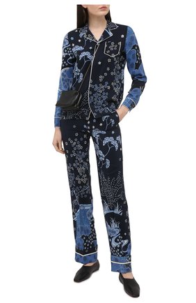 Женская шелковая рубашка REDVALENTINO синего цвета по цене 68150 руб., арт. VR3ABF15/5M0 | Фото 2 Женская шелковая рубашка REDVALENTINO синего цвета, арт. VR3ABF15/5M0 | Фото 2