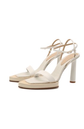 Женские кожаные босоножки novio JACQUEMUS белого цвета по цене 54700 руб., арт. 211F011/401100 | Фото 1 Женские кожаные босоножки novio JACQUEMUS белого цвета, арт. 211F011/401100 | Фото 1