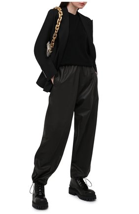 Женские кожаные брюки BOTTEGA VENETA темно-коричневого цвета, арт. 652882/VKVL0 | Фото 2 (Длина (брюки, джинсы): Стандартные; Женское Кросс-КТ: Брюки-одежда, Замша и кожа; Силуэт Ж (брюки и джинсы): Прямые; Стили: Гранж; Материал внешний: Натуральная кожа; Региональные ограничения белый список (Axapta Mercury): RU)