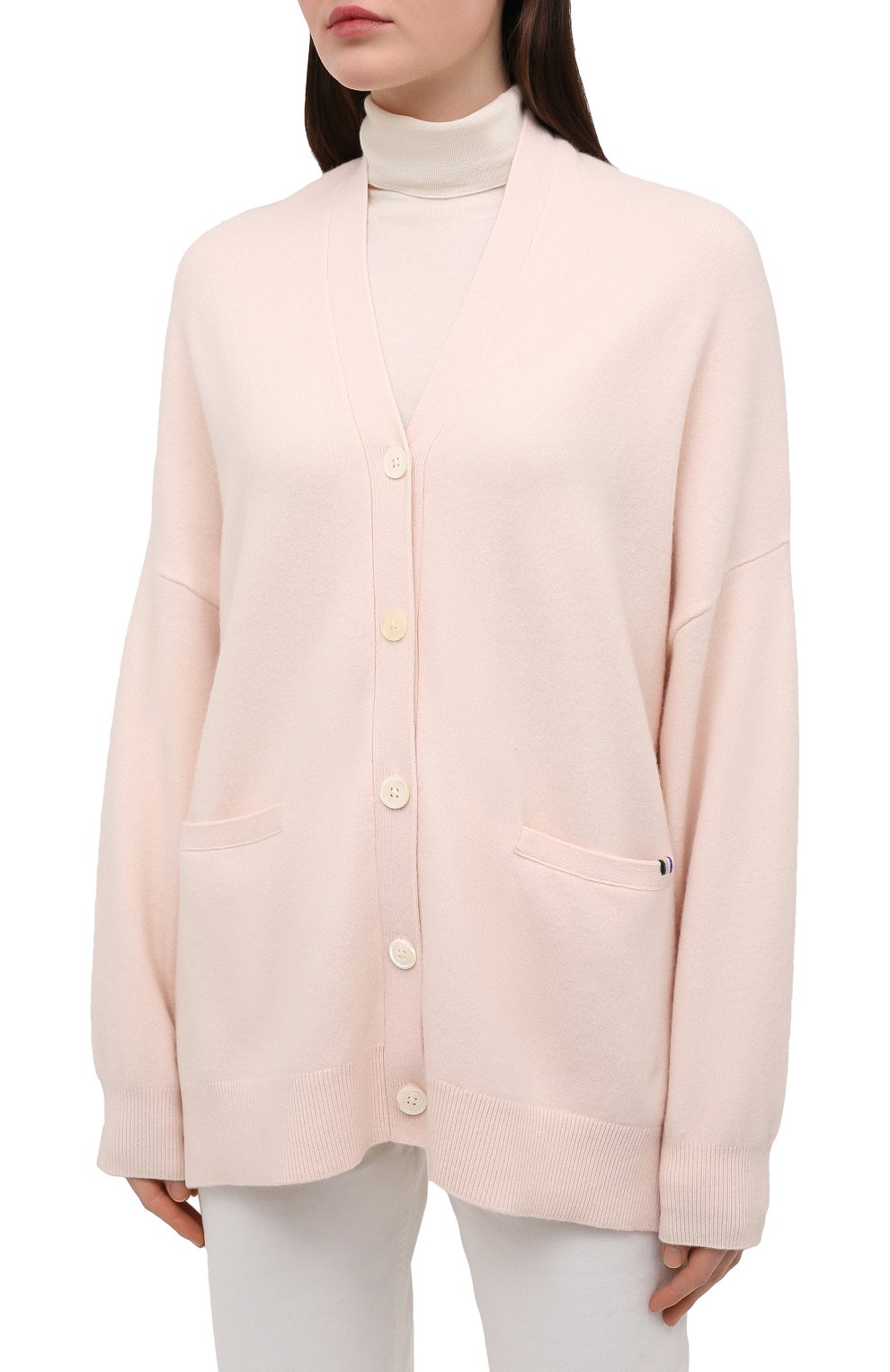 Женский кашемировый кардиган EXTREME CASHMERE светло-розового цвета по цене 57800 руб., арт. 024/T0KI0 | Фото 3 Женский кашемировый кардиган EXTREME CASHMERE светло-розового цвета, арт. 024/T0KI0 | Фото 3 (Материал внешний: Шерсть, Кашемир; Рукава: Длинные; Длина (для топов): Удлиненные; Региональные ограничения белый список (Axapta Mercury): RU; Женское Кросс-КТ: кардиган-трикотаж; Стили: Кэжуэл)