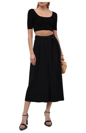 Женский топ из вискозы JACQUEMUS черного цвета по цене 18100 руб., арт. 211KN10/204991 | Фото 2 Женский топ из вискозы JACQUEMUS черного цвета, арт. 211KN10/204991 | Фото 2