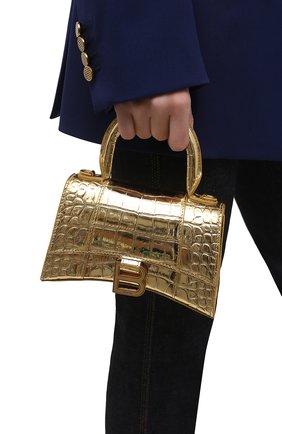 Женская сумка hourglass xs BALENCIAGA золотого цвета по цене 134500 руб., арт. 592833/1S49M | Фото 2 Женская сумка hourglass xs BALENCIAGA золотого цвета, арт. 592833/1S49M | Фото 2 (Сумки-технические: Сумки через плечо, Сумки top-handle; Ремень/цепочка: На ремешке; Материал: Натуральная кожа; Размер: mini)