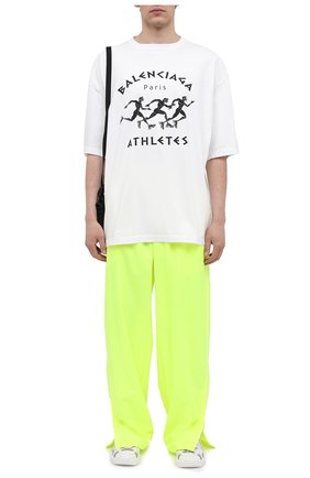 Мужские брюки BALENCIAGA светло-зеленого цвета по цене 78100 руб., арт. 642338/TJ0C1 | Фото 2 Мужские брюки BALENCIAGA светло-зеленого цвета, арт. 642338/TJ0C1 | Фото 2 (Стили: Спорт-шик; Материал подклада: Синтетический материал; Материал внешний: Синтетический материал; Длина (брюки, джинсы): Стандартные; Случай: Повседневный)
