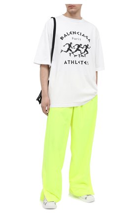 Мужская хлопковая футболка BALENCIAGA белого цвета по цене 51450 руб., арт. 641614/TJVK6 | Фото 2 Мужская хлопковая футболка BALENCIAGA белого цвета, арт. 641614/TJVK6 | Фото 2 (Длина (для топов): Удлиненные; Материал внешний: Хлопок; Рукава: Короткие; Стили: Гранж; Принт: С принтом)