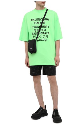 Мужская хлопковая футболка BALENCIAGA зеленого цвета по цене 46600 руб., арт. 641614/TJVI3 | Фото 2 Мужская хлопковая футболка BALENCIAGA зеленого цвета, арт. 641614/TJVI3 | Фото 2 (Длина (для топов): Удлиненные; Материал внешний: Хлопок, Синтетический материал; Рукава: Короткие; Стили: Гранж; Принт: С принтом)