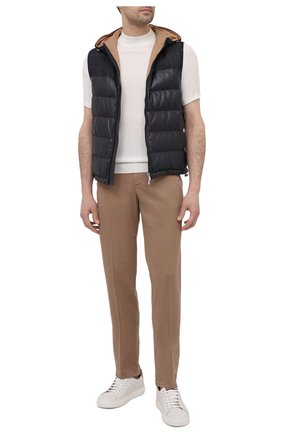 Мужской хлопковый джемпер BRUNELLO CUCINELLI белого цвета по цене 59950 руб., арт. M2900234 | Фото 2 Мужской хлопковый джемпер BRUNELLO CUCINELLI белого цвета, арт. M2900234 | Фото 2 (Длина (для топов): Стандартные; Рукава: Короткие; Материал внешний: Хлопок; Мужское Кросс-КТ: Джемперы; Стили: Кэжуэл; Принт: Без принта; Вырез: Круглый; Региональные ограничения белый список (Axapta Mercury): RU)