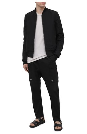 Мужской двусторонний бомбер RICK OWENS черного цвета по цене 106500 руб., арт. RU21S6786/TS | Фото 2 Мужской двусторонний бомбер RICK OWENS черного цвета, арт. RU21S6786/TS | Фото 2 (Материал подклада: Синтетический материал; Рукава: Длинные; Длина (верхняя одежда): Короткие; Материал внешний: Синтетический материал; Кросс-КТ: Куртка; Стили: Минимализм; Принт: Без принта)