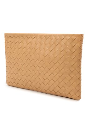 Женская кожаная косметичка BOTTEGA VENETA бежевого цвета по цене 106000 руб., арт. 608249/VCPP1 | Фото 2 Женская кожаная косметичка BOTTEGA VENETA бежевого цвета, арт. 608249/VCPP1 | Фото 2
