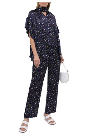 Женские шелковые брюки BALENCIAGA синего цвета по цене 120500 руб., арт. 595222/TJLA5 | Фото 2 Женские шелковые брюки BALENCIAGA синего цвета, арт. 595222/TJLA5 | Фото 2