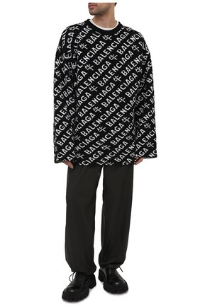 Мужской шерстяной свитер BALENCIAGA черного цвета по цене 121500 руб., арт. 648042/T1599 | Фото 2 Мужской шерстяной свитер BALENCIAGA черного цвета, арт. 648042/T1599 | Фото 2 (Рукава: Длинные; Длина (для топов): Удлиненные; Материал внешний: Шерсть; Принт: С принтом; Мужское Кросс-КТ: Свитер-одежда; Стили: Минимализм)