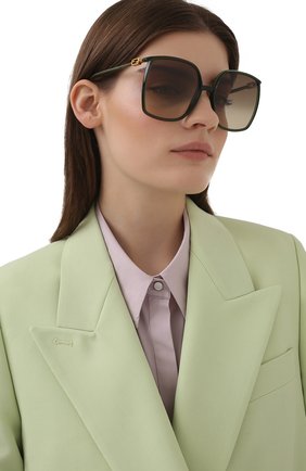 Женские солнцезащитные очки FENDI зеленого цвета, арт. 0431/G 1ED | Фото 2 (Тип очков: С/з; Региональные ограничения белый список (Axapta Mercury): RU; Очки форма: Квадратные; Оптика Гендер: оптика-женское)