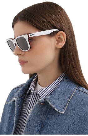 Женские солнцезащитные очки RAY-BAN белого цвета по цене 0 руб., арт. 4368-65196G | Фото 2 Женские солнцезащитные очки RAY-BAN белого цвета, арт. 4368-65196G | Фото 2 (Кросс-КТ: С/з-унисекс; Региональные ограничения белый список (Axapta Mercury): RU; Тип очков: С/з; Оптика Гендер: оптика-унисекс; Очки форма: Прямоугольные)