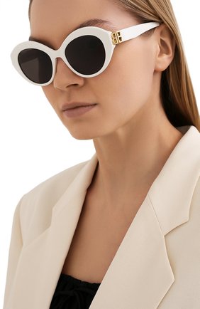Женские солнцезащитные очки BALENCIAGA белого цвета по цене 29950 руб., арт. 648054/T0001 | Фото 2 Женские солнцезащитные очки BALENCIAGA белого цвета, арт. 648054/T0001 | Фото 2