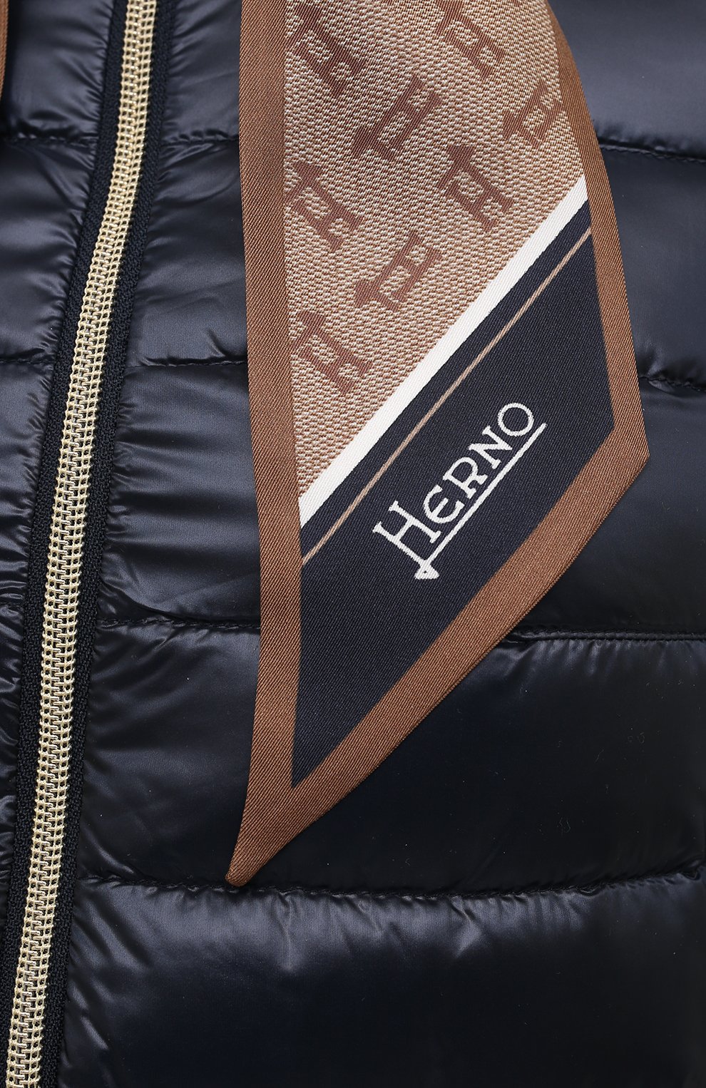 Женская пуховая куртка HERNO темно-синего цвета, арт. PI1267D/12017 | Фото 5 (Кросс-КТ: Куртка; Рукава: Длинные; Длина (верхняя одежда): До середины бедра; Материал внешний: Синтетический материал; Региональные ограничения белый список (Axapta Mercury): RU; Материал подклада: Синтетический материал; Материал утеплителя: Пух и перо; Стили: Кэжуэл)