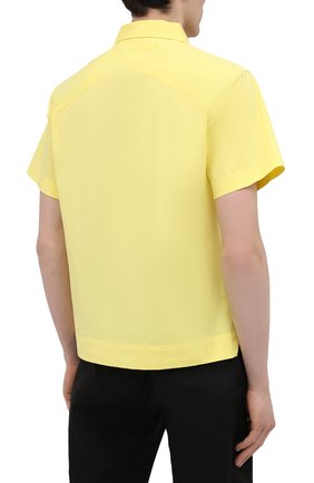 Мужская хлопковая рубашка BOTTEGA VENETA желтого цвета, арт. 652051/VKIX0 | Фото 4 (Воротник: Кент; Рубашки М: Classic Fit; Рукава: Короткие; Случай: Повседневный; Длина (для топов): Стандартные; Региональные ограничения белый список (Axapta Mercury): RU; Материал внешний: Хлопок; Принт: Однотонные; Стили: Минимализм)