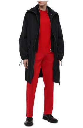 Мужские брюки BOTTEGA VENETA красного цвета по цене 137500 руб., арт. 648998/V0C10 | Фото 2 Мужские брюки BOTTEGA VENETA красного цвета, арт. 648998/V0C10 | Фото 2 (Материал внешний: Вискоза, Синтетический материал; Длина (брюки, джинсы): Стандартные; Случай: Повседневный; Стили: Минимализм)