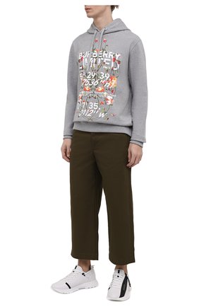 Мужские хлопковые брюки LOEWE хаки цвета, арт. H526Y04W01 | Фото 2 (Длина (брюки, джинсы): Укороченные; Материал внешний: Хлопок; Стили: Минимализм; Случай: Повседневный)