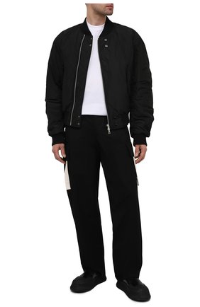 Мужские хлопковые брюки JACQUEMUS черного цвета по цене 41050 руб., арт. 215PA04/107990 | Фото 2 Мужские хлопковые брюки JACQUEMUS черного цвета, арт. 215PA04/107990 | Фото 2 (Длина (брюки, джинсы): Стандартные; Материал внешний: Хлопок; Случай: Повседневный; Стили: Минимализм)