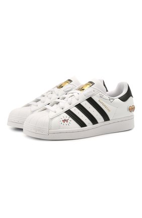 Детские кеды superstar ADIDAS ORIGINALS белого цвета по цене 5620 руб., арт. FX5202 | Фото 1 Детские кеды superstar ADIDAS ORIGINALS белого цвета, арт. FX5202 | Фото 1 (Материал внешний: Кожа)