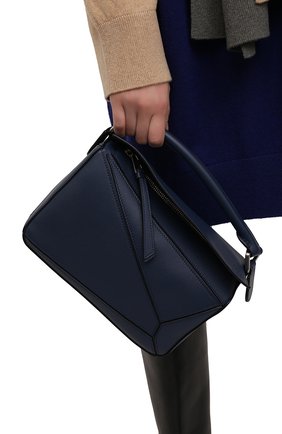 Женская сумка puzzle LOEWE синего цвета по цене 196500 руб., арт. 322.30.S21 | Фото 2 Женская сумка puzzle LOEWE синего цвета, арт. 322.30.S21 | Фото 2