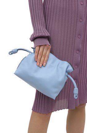 Женский клатч flamenco LOEWE голубого цвета по цене 153500 руб., арт. A411FC1X25 | Фото 2 Женский клатч flamenco LOEWE голубого цвета, арт. A411FC1X25 | Фото 2