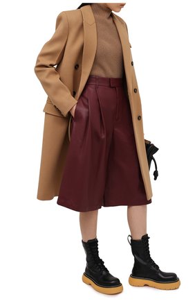 Женские кожаные шорты BOTTEGA VENETA бордового цвета по цене 364500 руб., арт. 652742/VKV90 | Фото 2 Женские кожаные шорты BOTTEGA VENETA бордового цвета, арт. 652742/VKV90 | Фото 2 (Женское Кросс-КТ: Шорты-одежда; Кросс-КТ: Широкие; Стили: Минимализм; Длина Ж (юбки, платья, шорты): До колена; Материал внешний: Натуральная кожа; Региональные ограничения белый список (Axapta Mercury): RU)