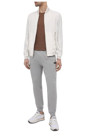 Мужские хлопковые джоггеры Z ZEGNA серого цвета по цене 31300 руб., арт. VW458/ZZP33 | Фото 2 Мужские хлопковые джоггеры Z ZEGNA серого цвета, арт. VW458/ZZP33 | Фото 2 (Длина (брюки, джинсы): Стандартные; Материал внешний: Хлопок; Силуэт М (брюки): Джоггеры; Мужское Кросс-КТ: Брюки-трикотаж; Стили: Спорт-шик)